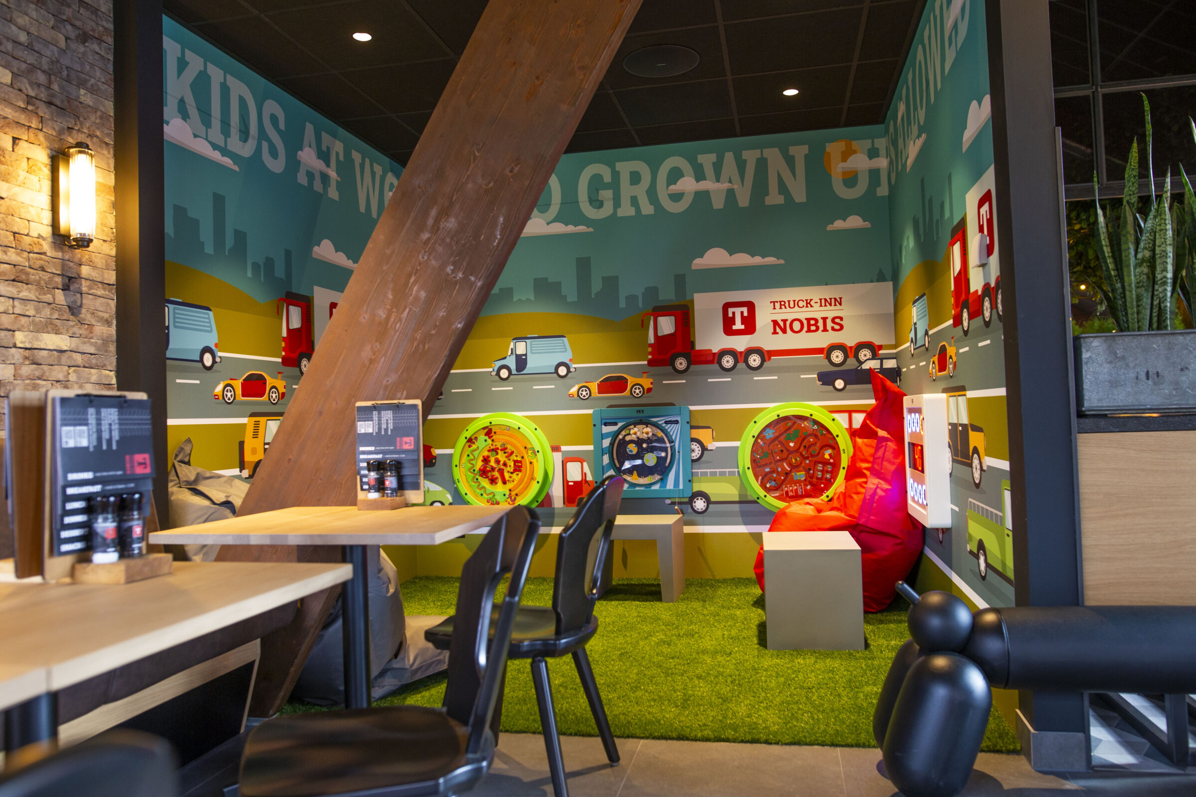 TR_interior_11